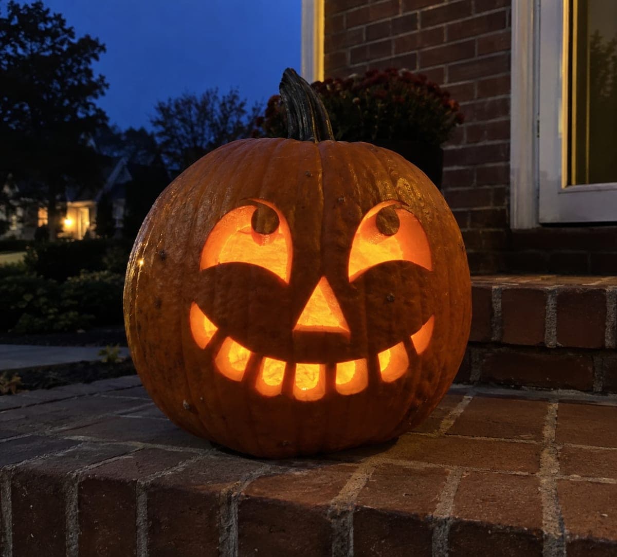 Arched Eye Grinning Jack-O-Lantern Traditional Pumpkin