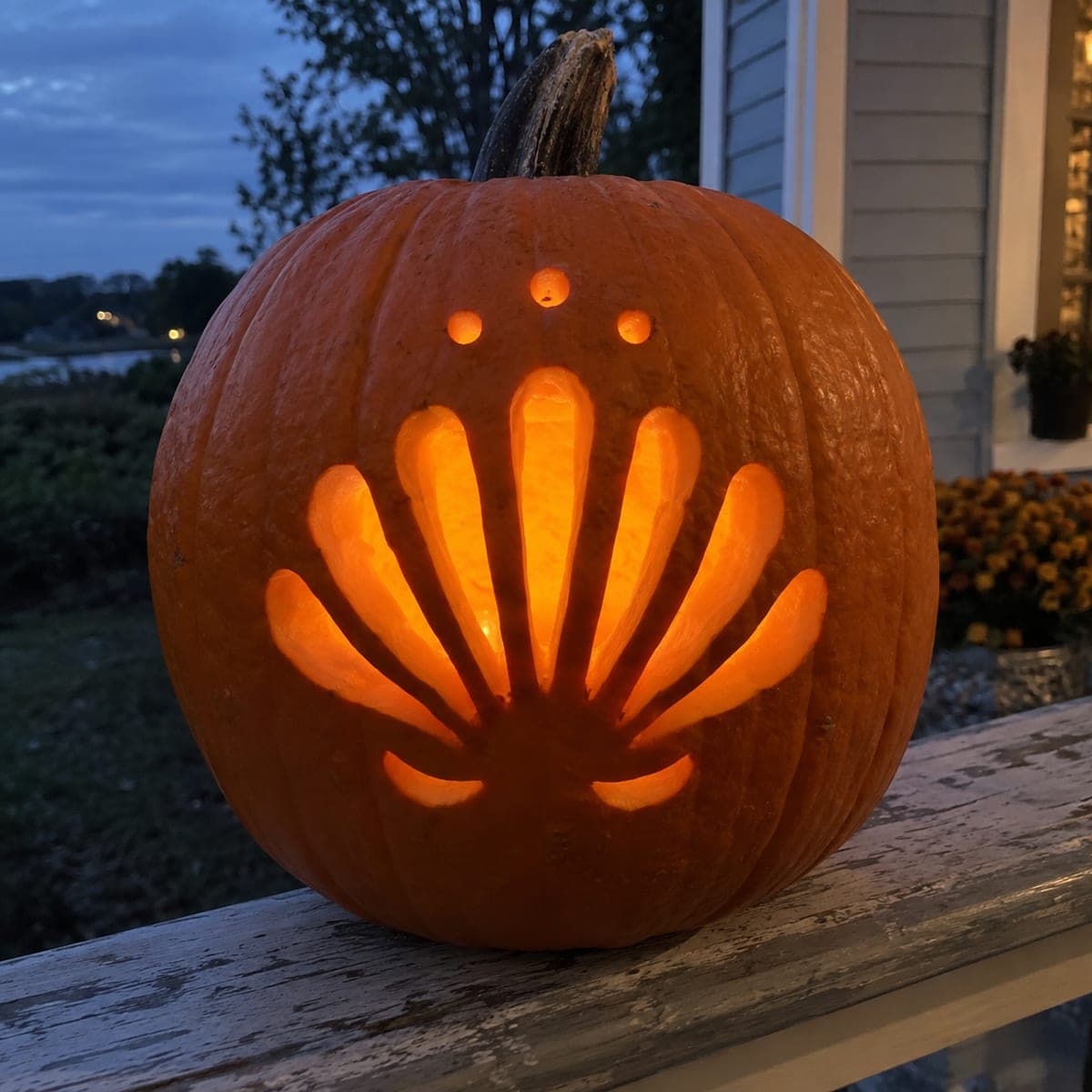 Curved Fan Scallop Shell Pumpkin With Round Accents