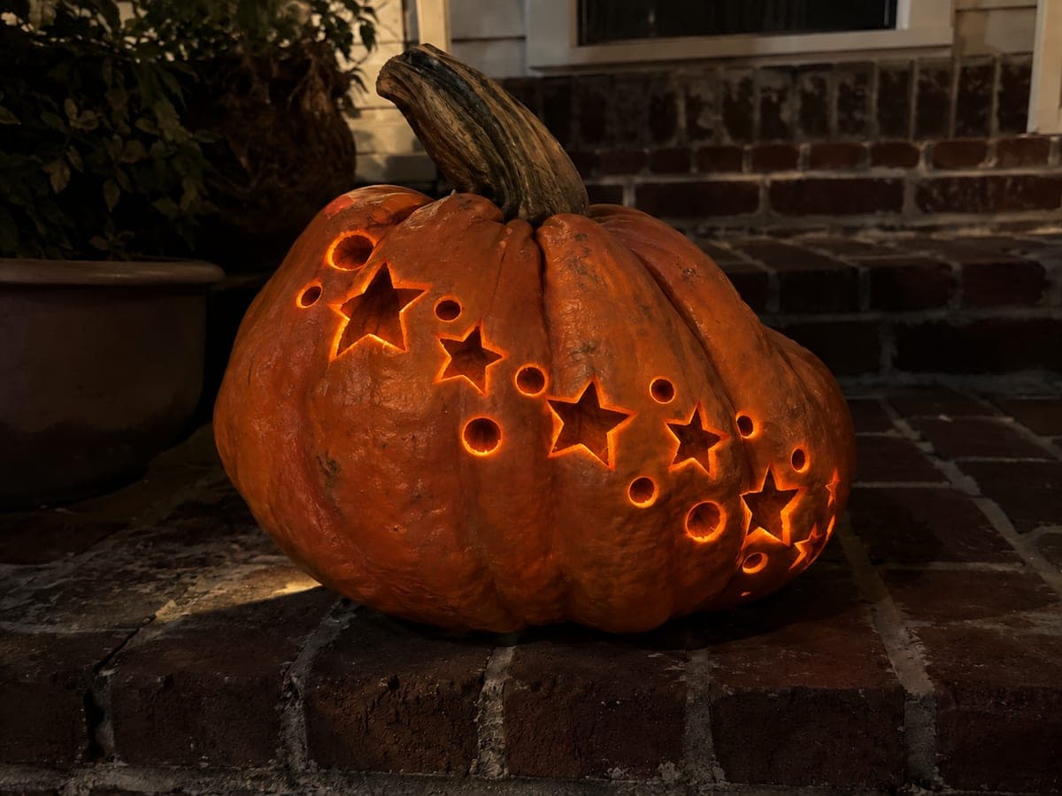 Diagonal Star Trail Odd-Shaped Pumpkin Design