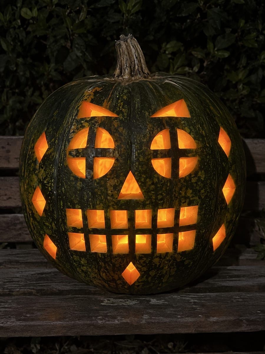 Expert Dark Green Pumpkin with Crossbar Eyes