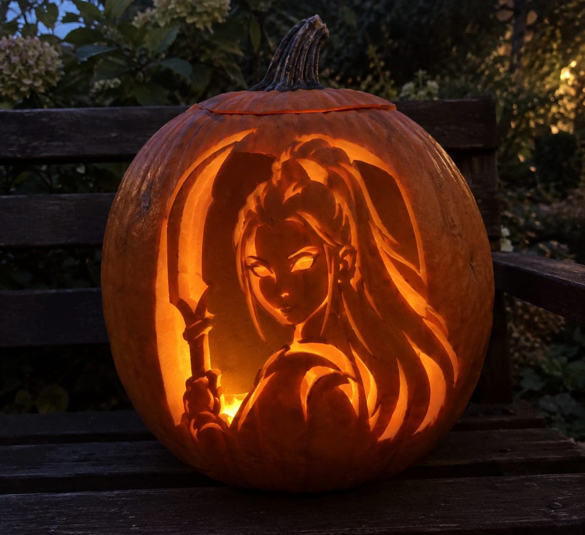 Expert Mira KPop Jack-O-Lantern With Curved Blade