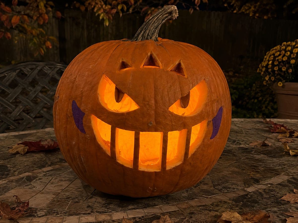 Gengar Pumpkin with Cut-Through Body and Retained Details