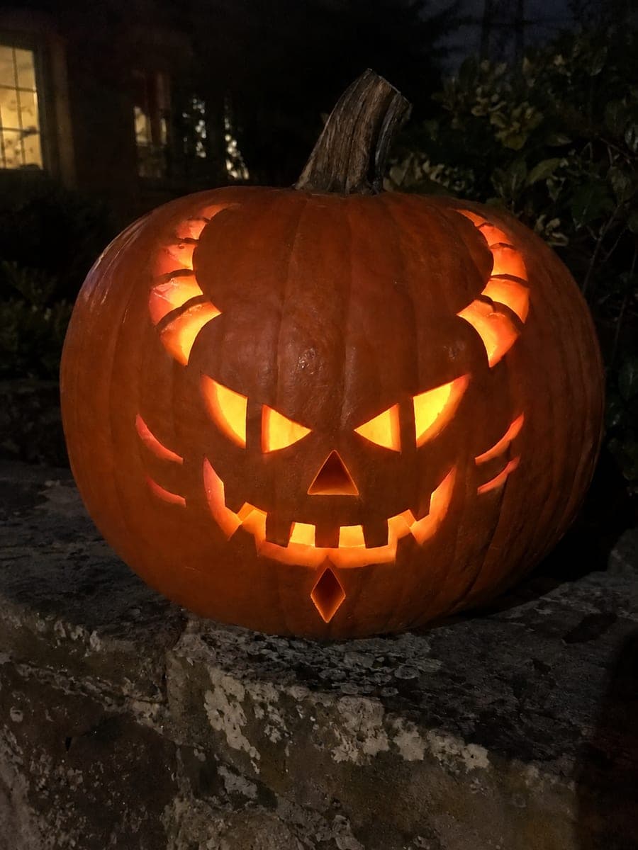 Glowing Devil Pumpkin with Segmented Horns and Eye Bars