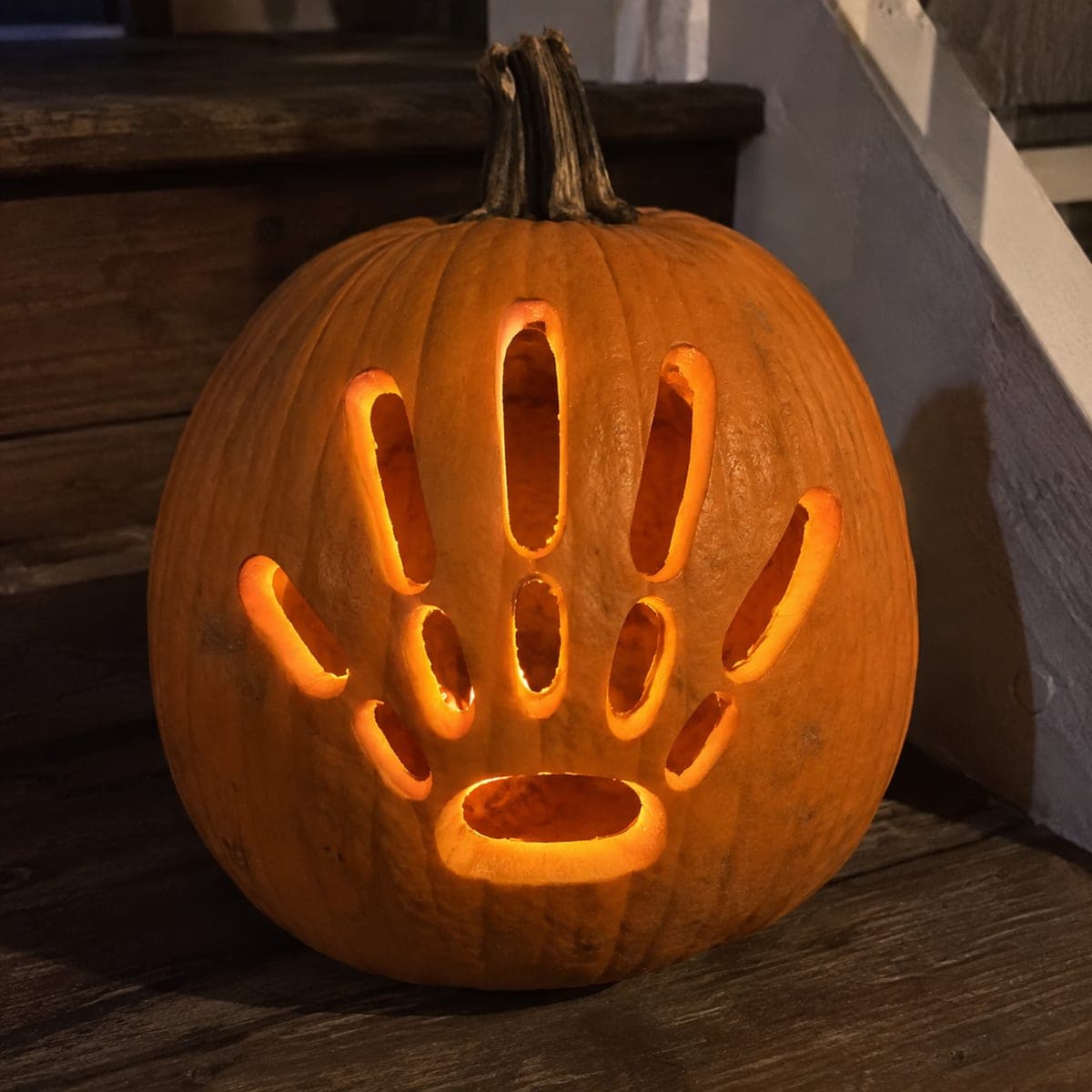 Glowing Skeleton Hand Pumpkin with Rounded Bone Slots