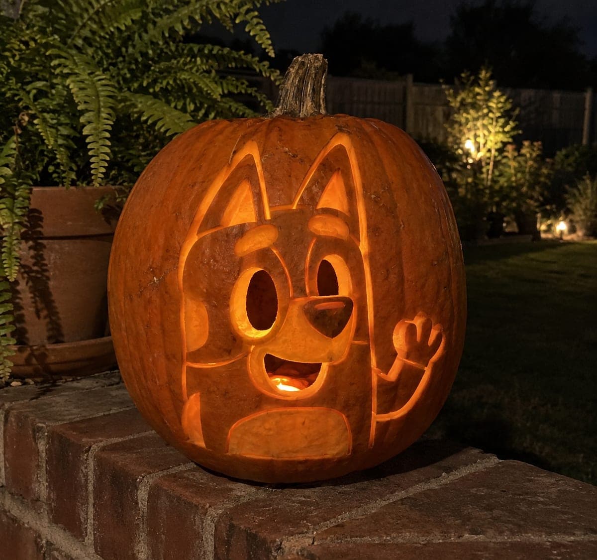 Hard Bluey Waving Bust Pumpkin Carving with Groove Detail