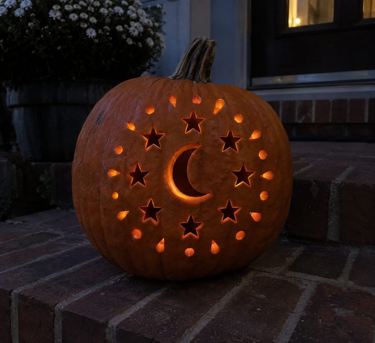 Ornate Moon and Stars Pumpkin with Outer Teardrop Ring