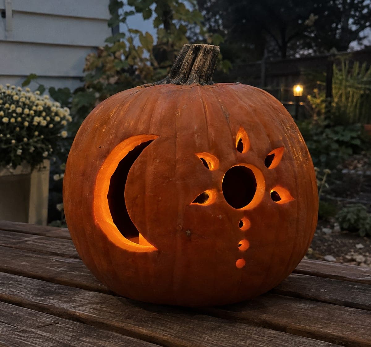 Sun and Moon Pumpkin With Teardrop Ray Apertures