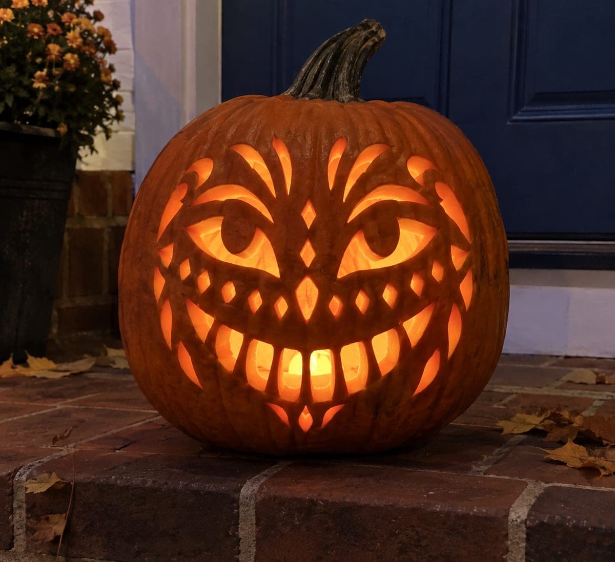 Theatrical Grinning Expert Pumpkin Faces Carving Design
