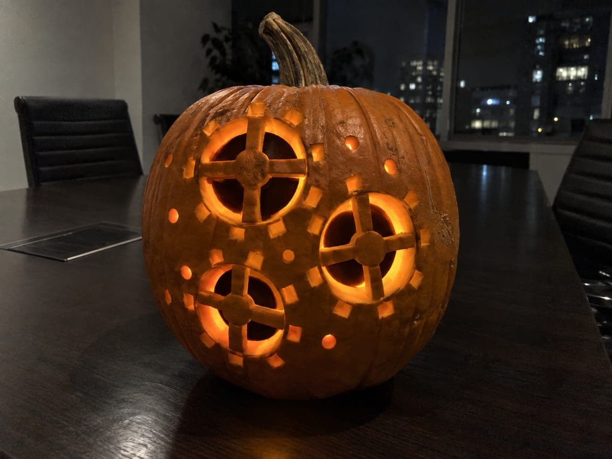 Triple Gear Mechanism Expert Office Pumpkin Carving