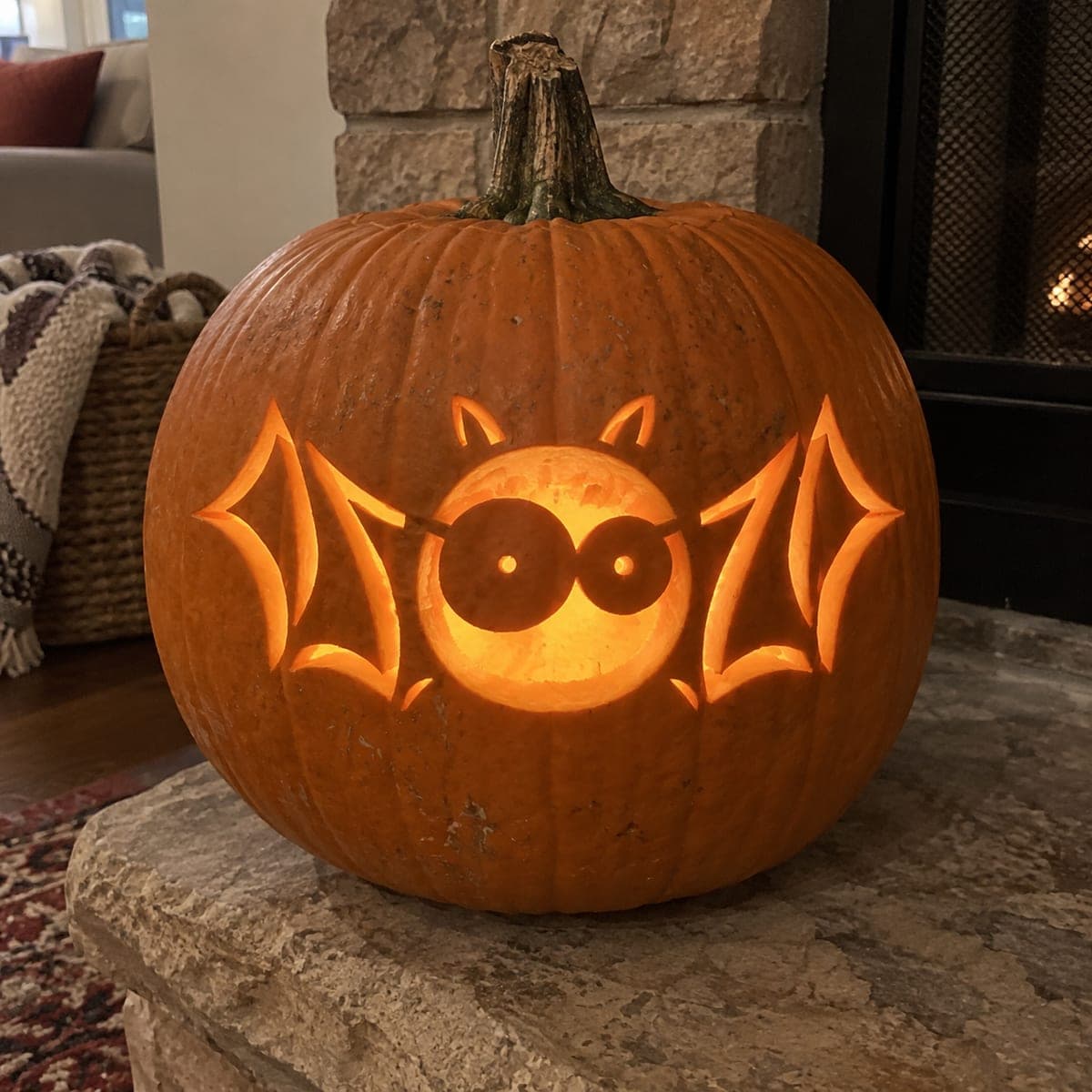 Button-Eyed Bat With Outlined Wings Pumpkin
