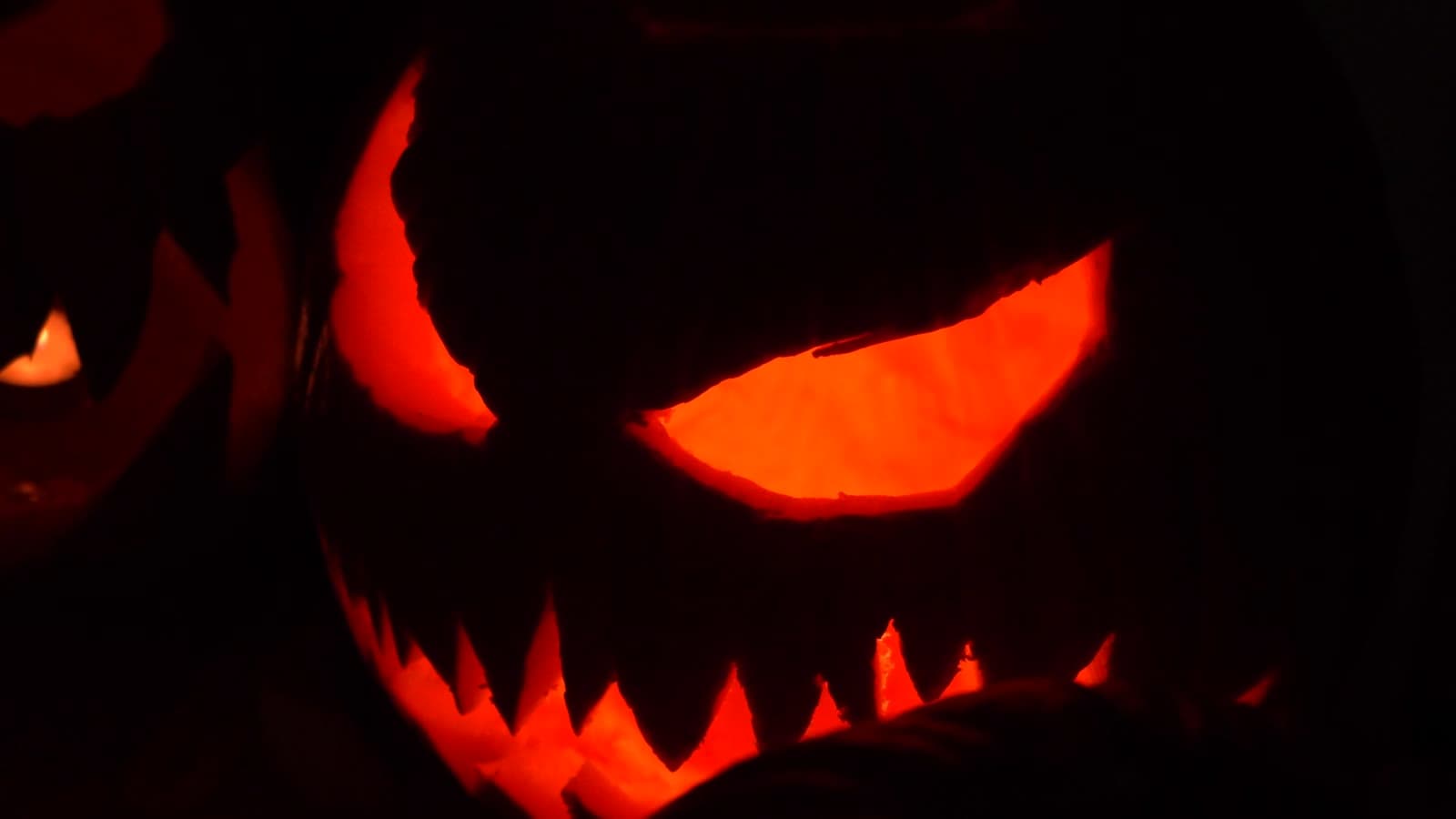 Fang the Night Grinner pumpkin carving